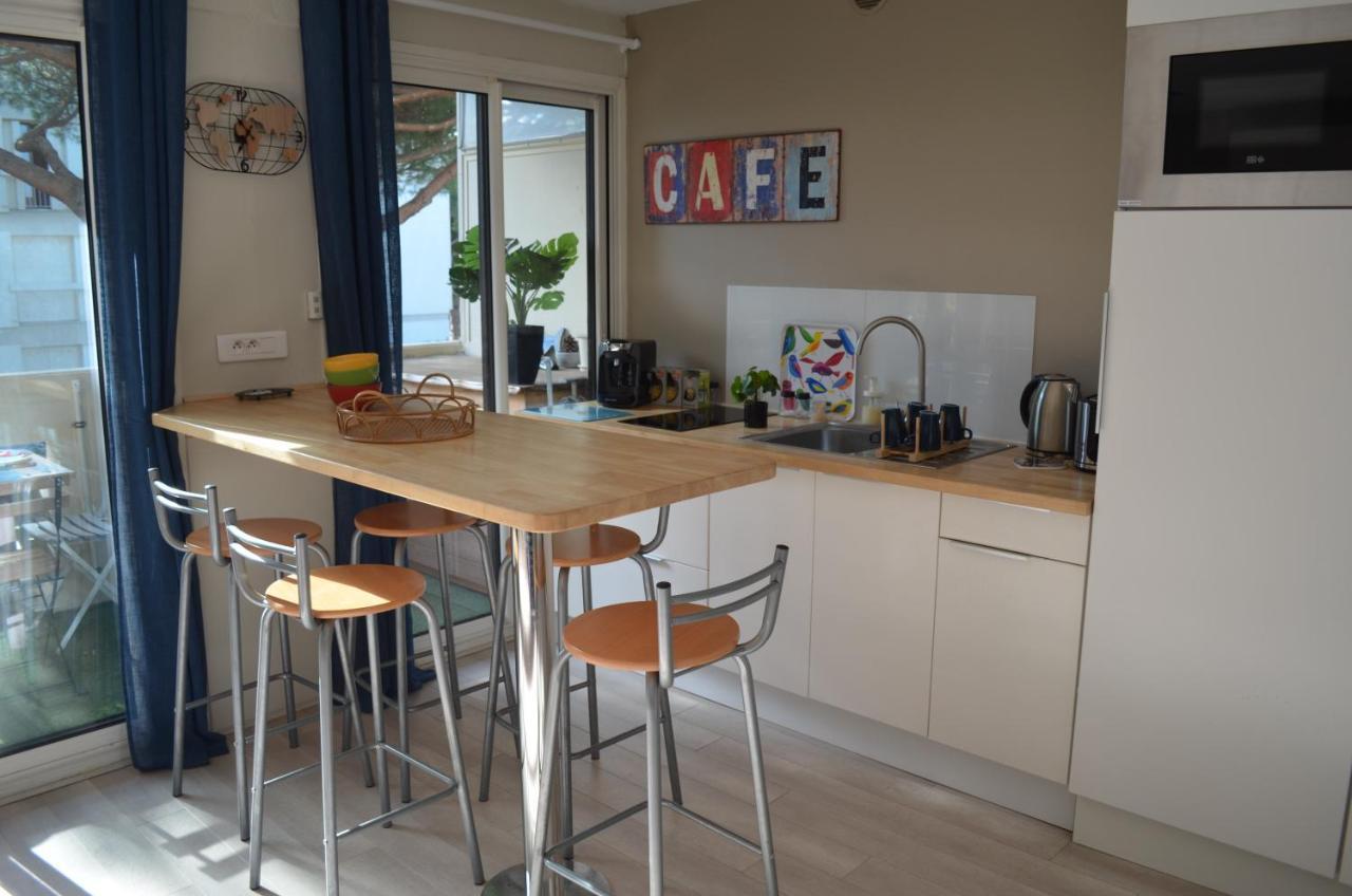 Charmant Appartement A 350M De La Plage Et Du Port Fréjus エクステリア 写真